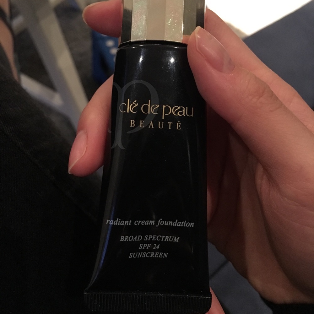 SOLD! Brand New Cle de Peau Foundation O20